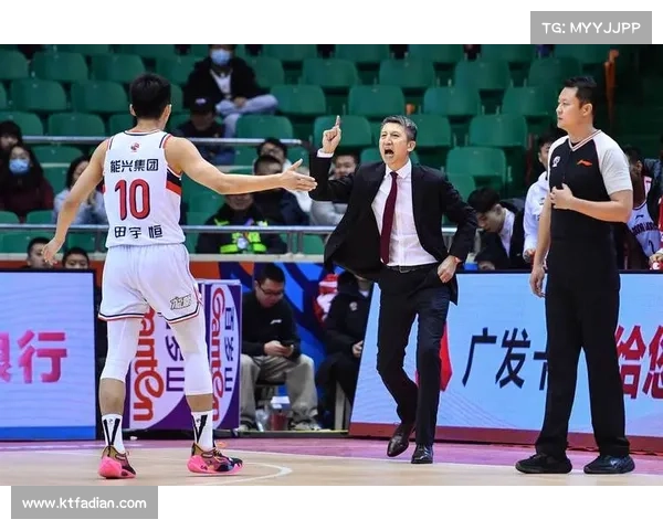 CBA战报:广厦110-94广东取CBA3连胜,巴里-布朗34+4+8 CBA战报:广厦110-94广东取CBA3连胜,巴里-布朗34+4+8